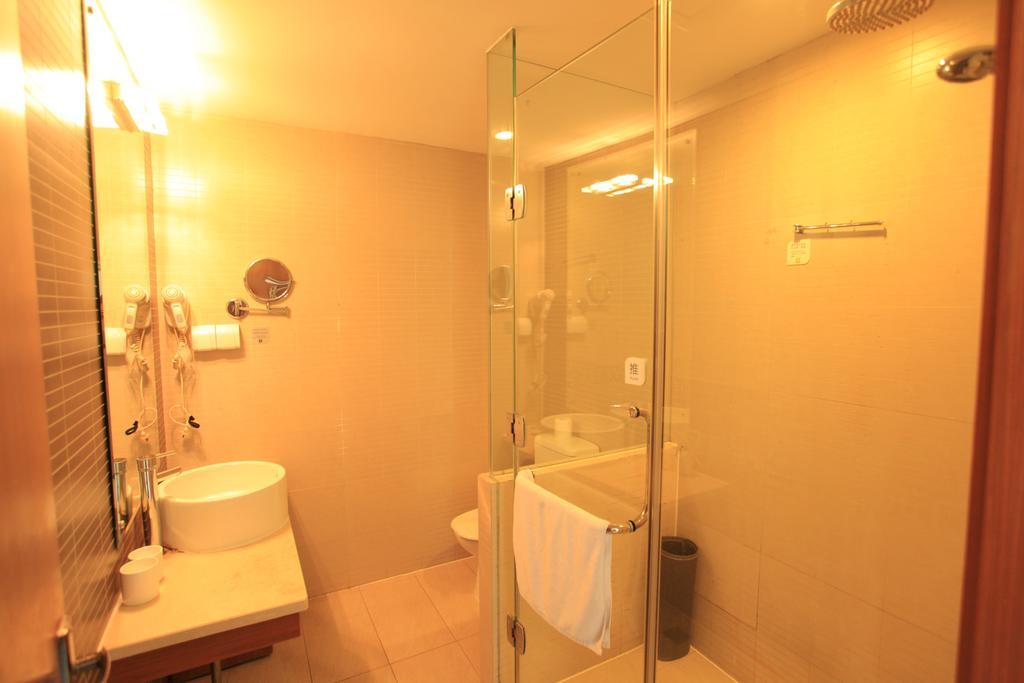 Peach Blossom Castle Hotel เซี่ยงไฮ้ ภายนอก รูปภาพ