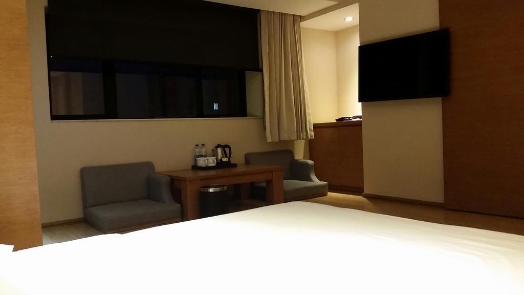 Peach Blossom Castle Hotel เซี่ยงไฮ้ ภายนอก รูปภาพ