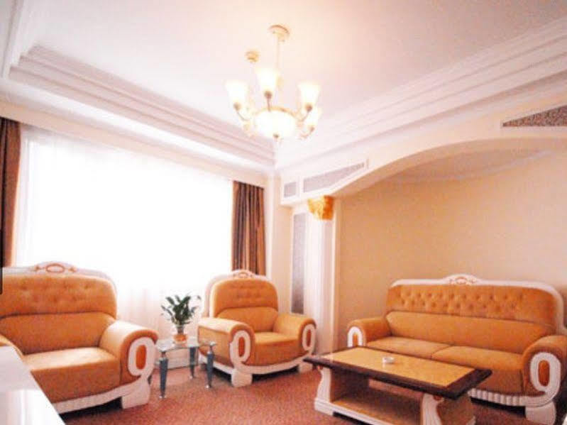 Peach Blossom Castle Hotel เซี่ยงไฮ้ ภายนอก รูปภาพ